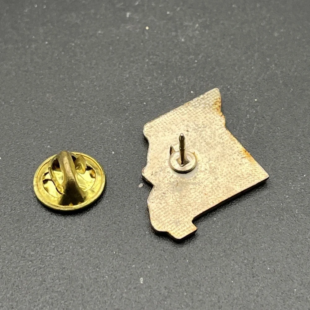 Missouri Mule St Louis‎ State Outline United States Of America Lapel Hat Pin